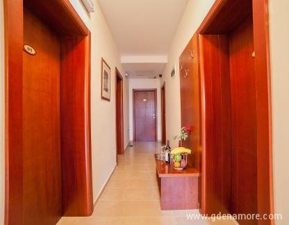 Apartmani Krapina Lux, , privat innkvartering i sted Budva, Montenegro - ulaz